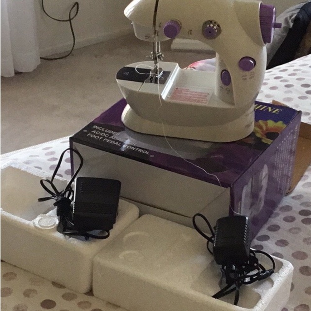 Mini Sewing Machine - Picture 2 of 5